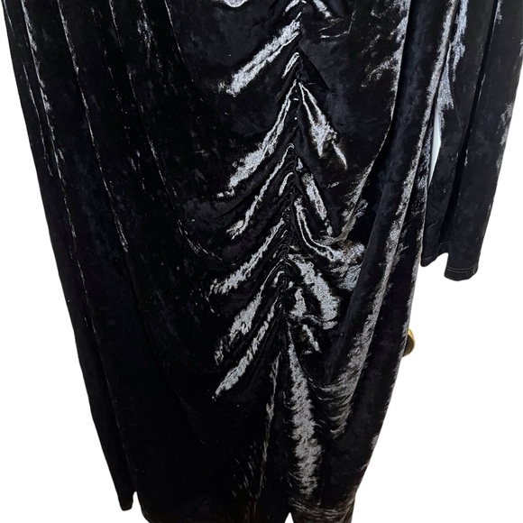 Future Collective Black Crushed Velvet Midi Length Dress Size: 4X - Picture 5 of 8